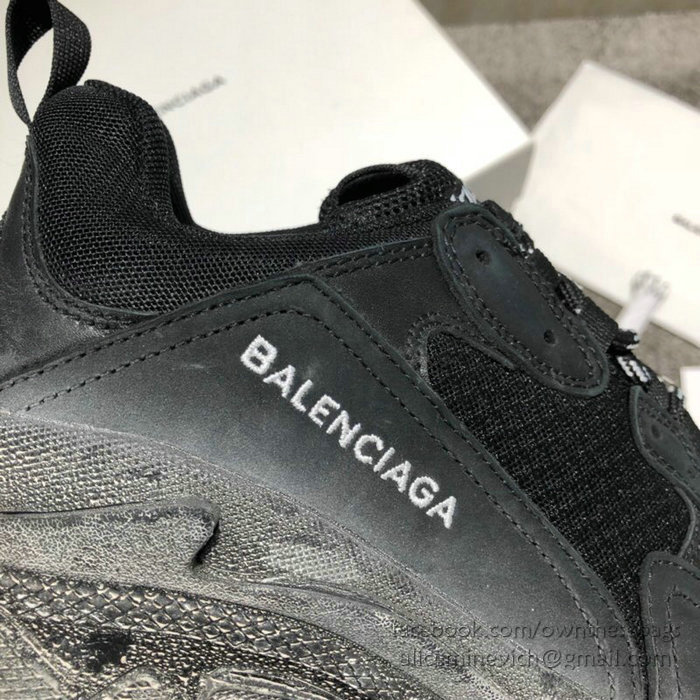 Balenciaga Triple S Sneakers B811061C