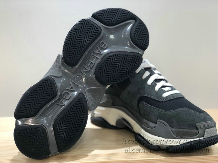 Balenciaga Triple S Sneakers B811063C