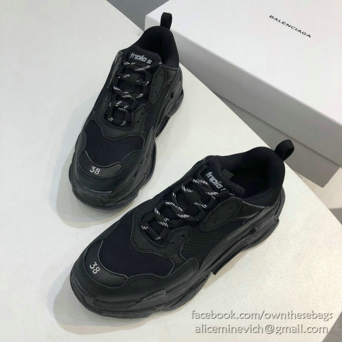Balenciaga Triple S Sneakers B811061O