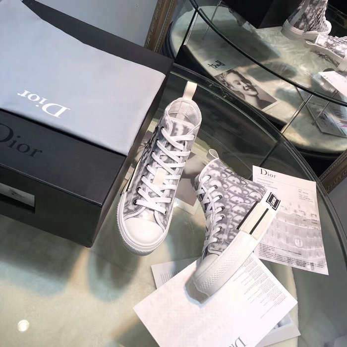 Dior Oblique High Top Sneaker D32601