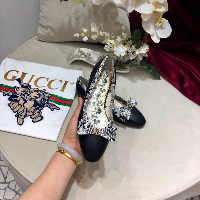 Gucci Leather ballet flat with Web bow 512464B