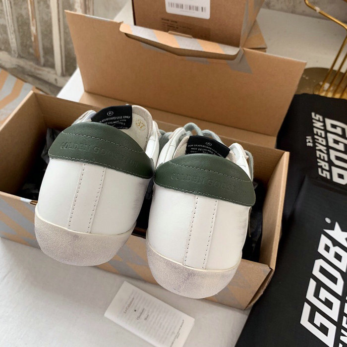 Golden Goose Calfskin Sneaker GG07715