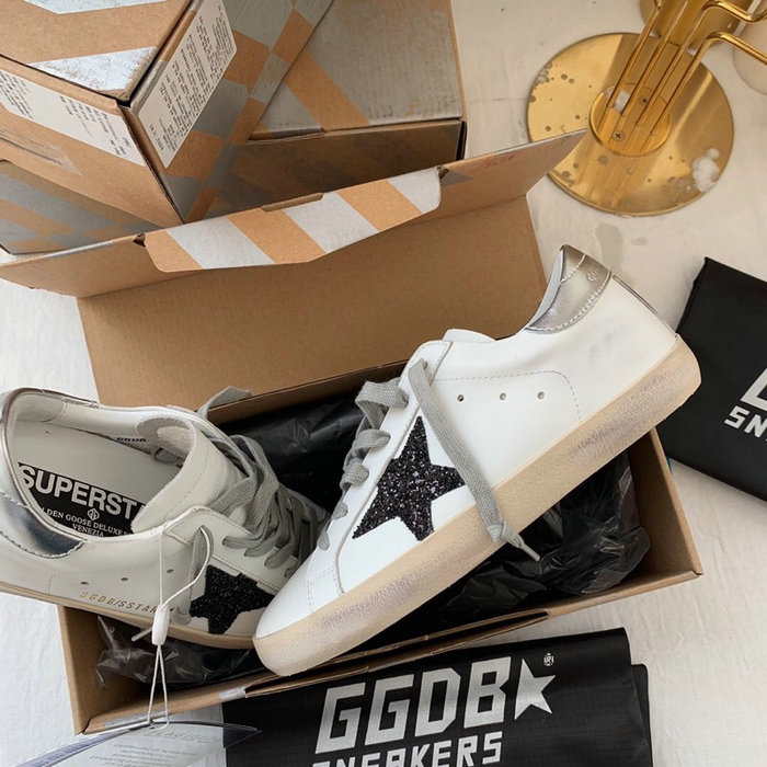 Golden Goose Calfskin Sneaker GG07719