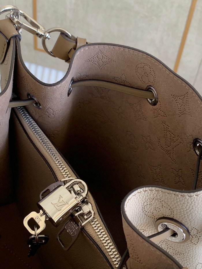 Louis Vuitton Mahina Leather Muria Galet M55801