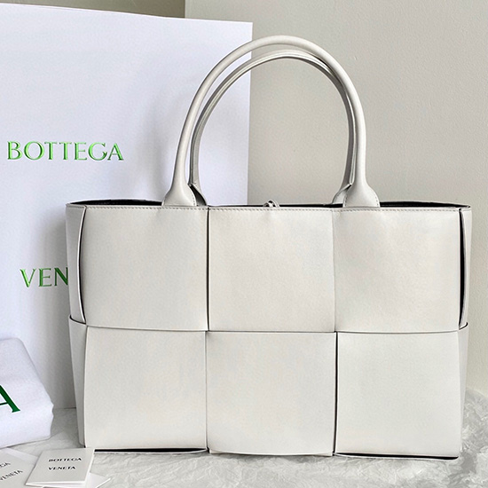 Bottega Veneta Arco Maxi Intrecciato Tote Bag B6091751