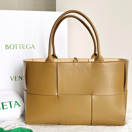 Bottega Veneta Arco Maxi Intrecciato Tote Bag B6091755