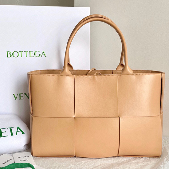 Bottega Veneta Arco Maxi Intrecciato Tote Bag B6091758