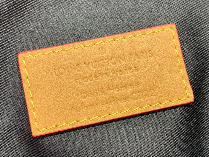 Louis Vuitton LOCK IT M46240