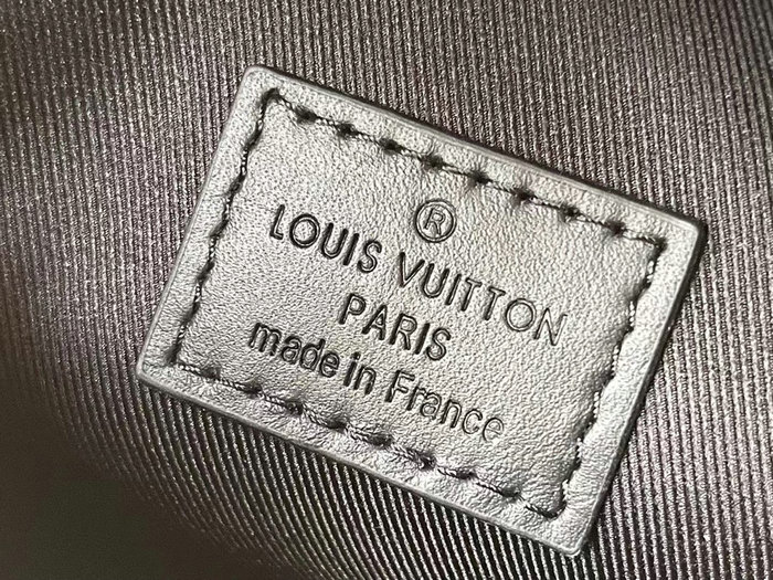 Louis Vuitton S-lock Vertical Wearable Wallet M81522