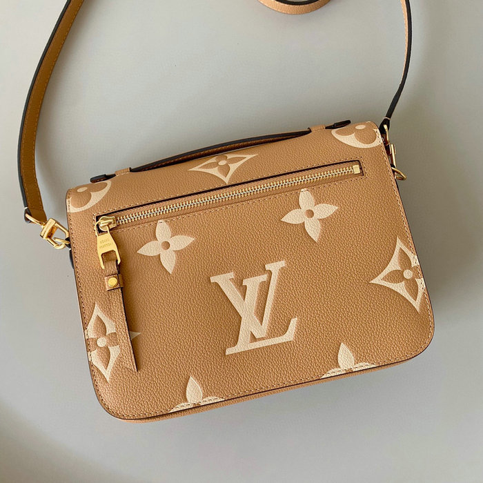 Louis Vuitton Pochette Metis Arizona Beige M45809