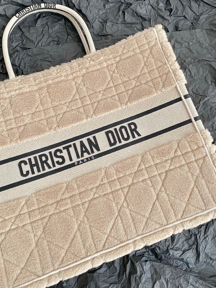 LARGE DIOR BOOK TOTE Beige Cannage Shearling M1286