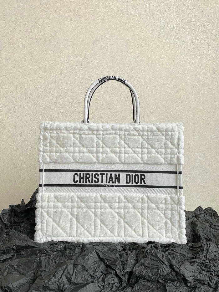 LARGE DIOR BOOK TOTE White Cannage Shearling M1286