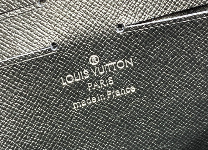 Louis Vuitton pochette voyage M81934