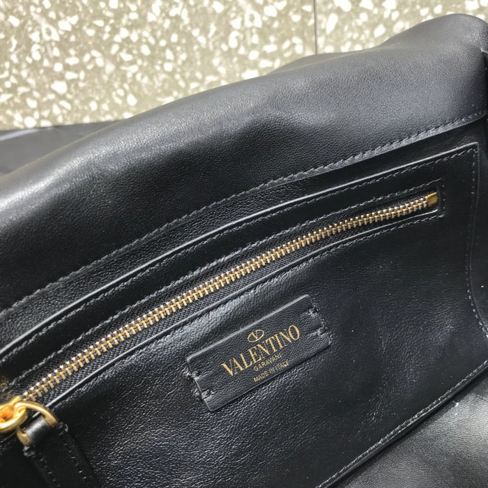 Valentino Medium Roman Stud The Shoulder Bag Black VM1189