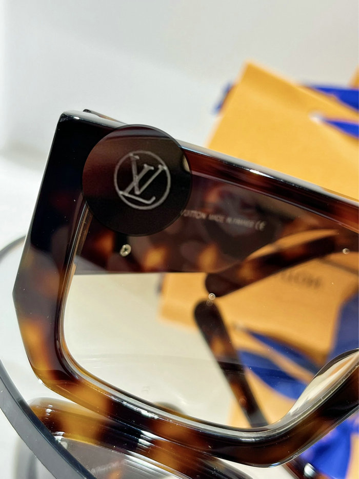 Louis Vuitton Sunglasses SZ2615W