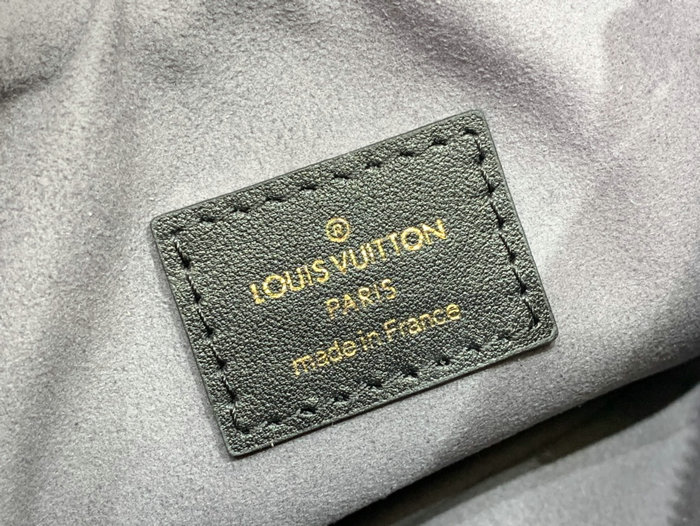 Louis Vuitton Loop Black M22594