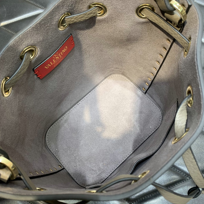 Valentino Garavani Rockstud bucket bag Grey V0319