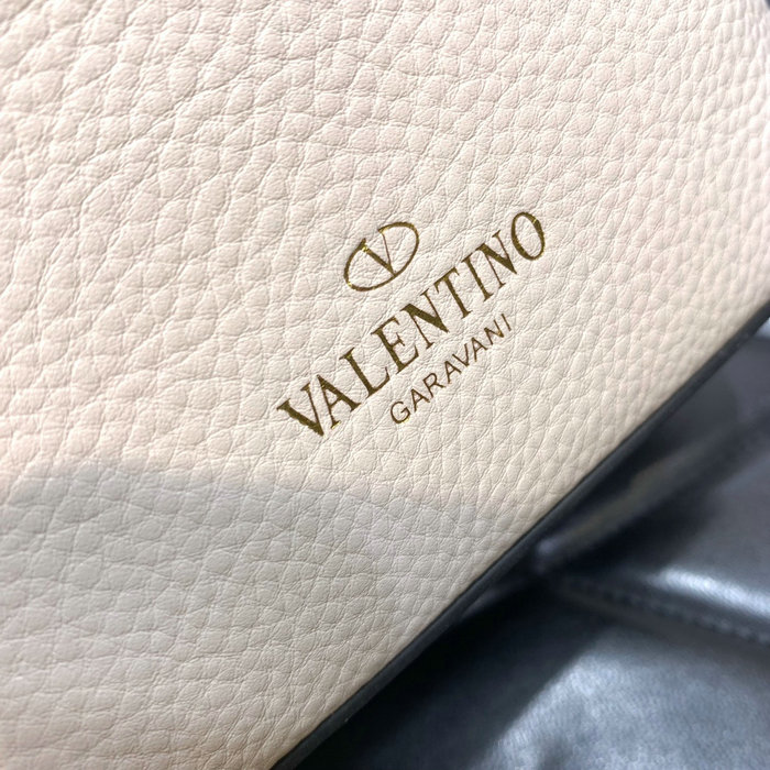Valentino Garavani Rockstud bucket bag White V0319