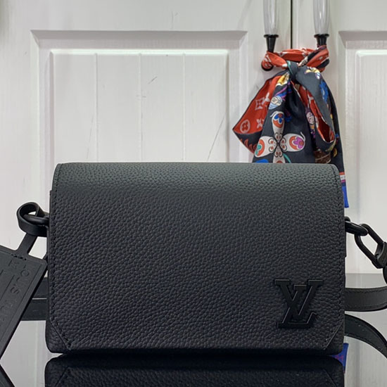 Louis Vuitton Flap Wearable Wallet Black M82085
