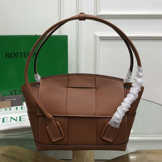 Bottega Veneta Small Arco 33 bag in Smooth leather Brown B1007