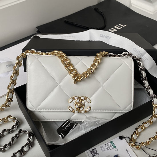 Chanel 19 Wallet On Chain White with Gold hardware AP3267