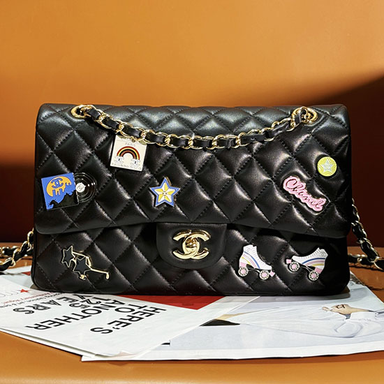 Medium Classic Chanel Lambskin Flap Bag A1112