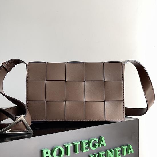 Bottega Veneta Cassette Coffee 708768 Bottega Veneta Cassette Coffee 708768