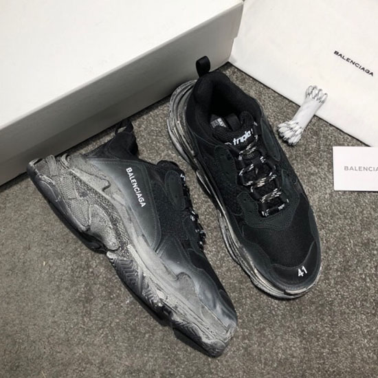 Balenciaga Triple S Sneakers B811061C