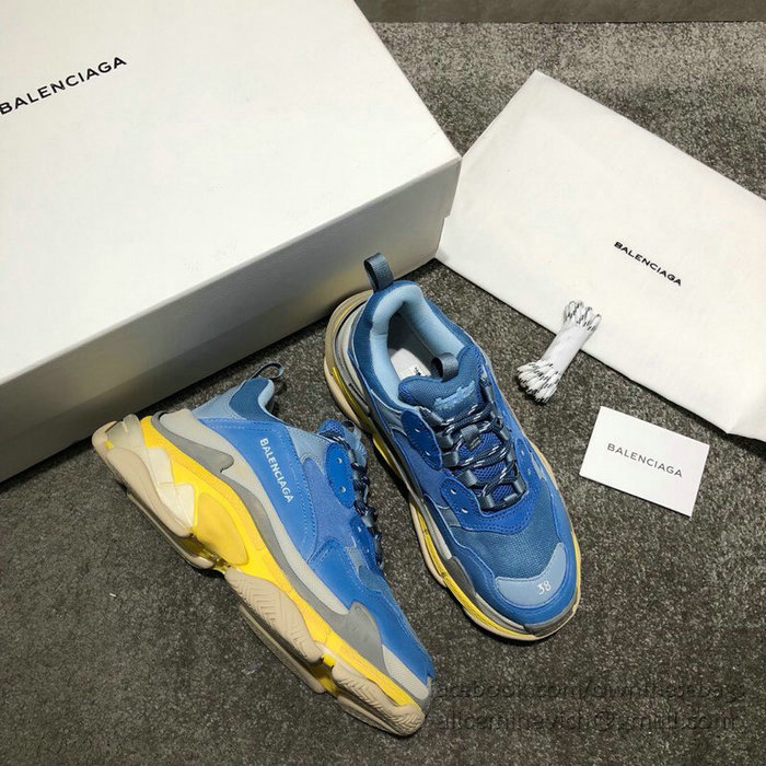 Balenciaga Triple S Sneakers B811061E