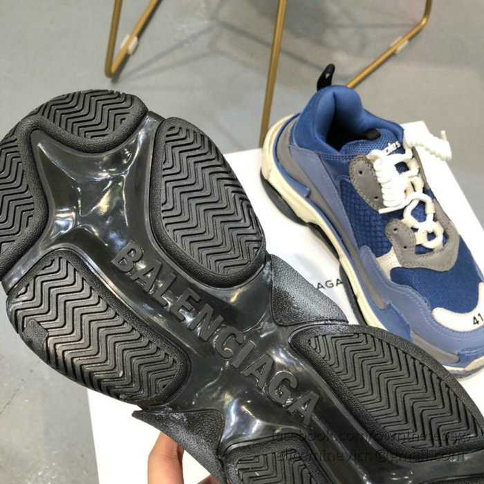 Balenciaga Triple S Sneakers B811062A