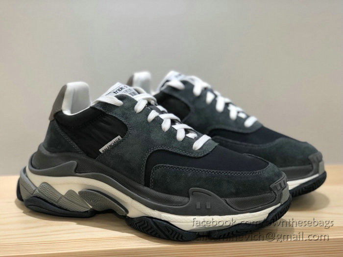 Balenciaga Triple S Sneakers B811063C