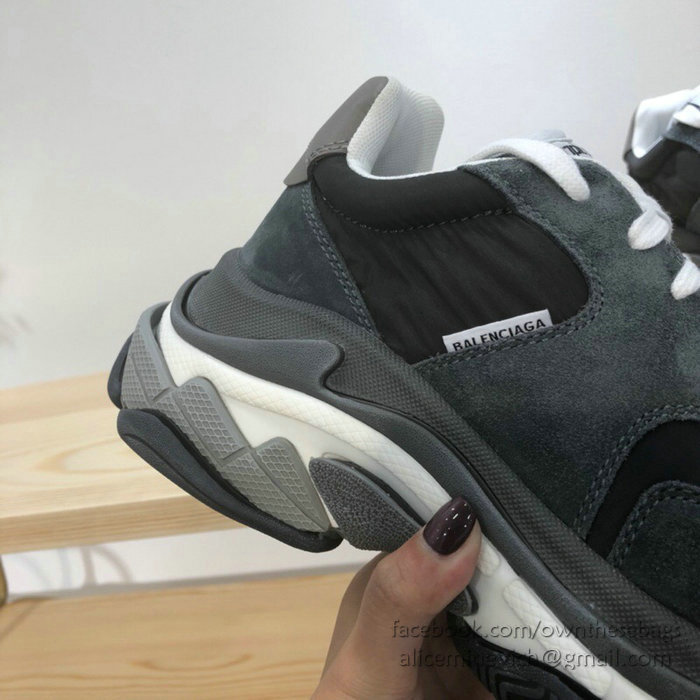 Balenciaga Triple S Sneakers B811063C