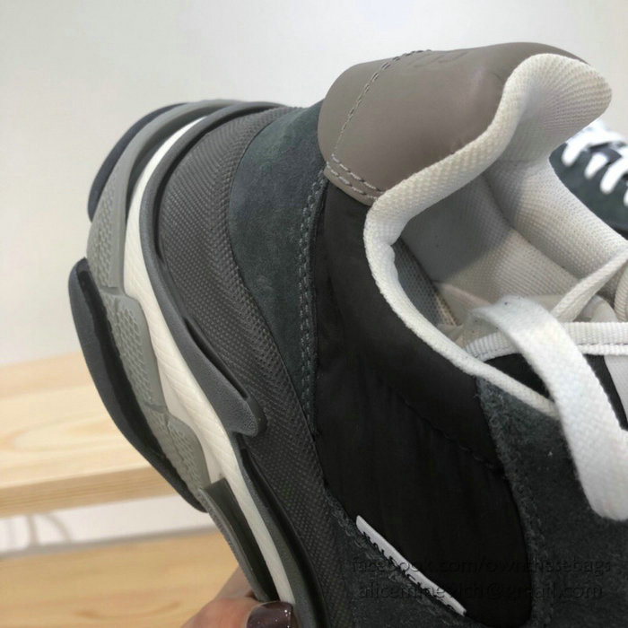 Balenciaga Triple S Sneakers B811063C