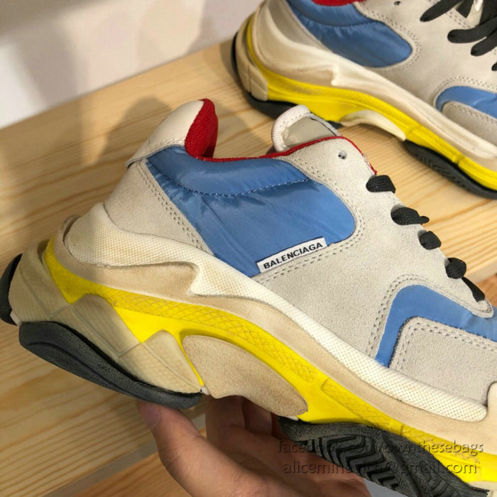 Balenciaga Triple S Sneakers B811063D