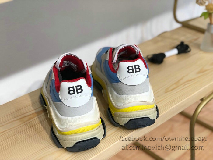 Balenciaga Triple S Sneakers B811063D