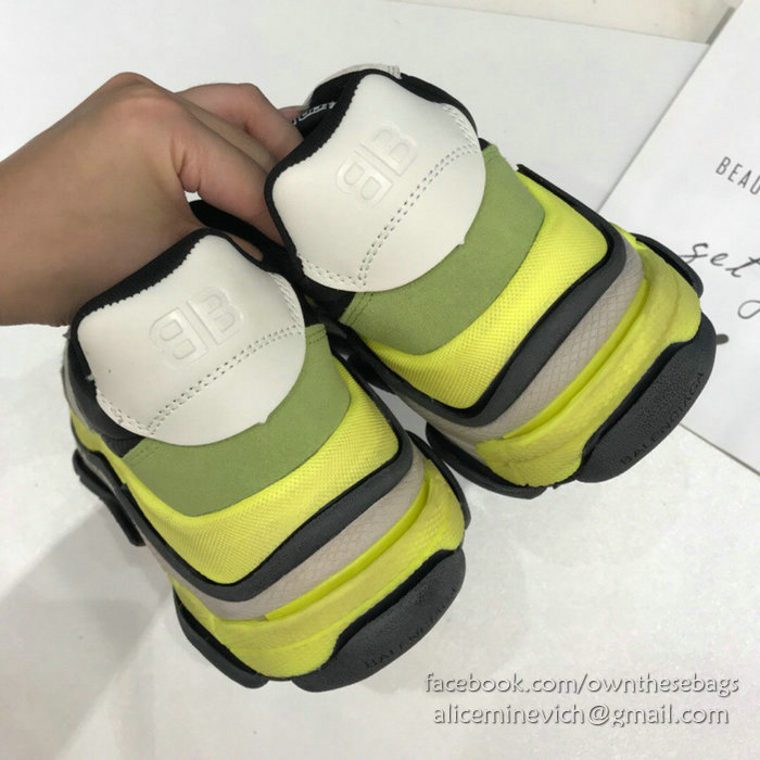 Balenciaga Triple S Sneakers B811063E