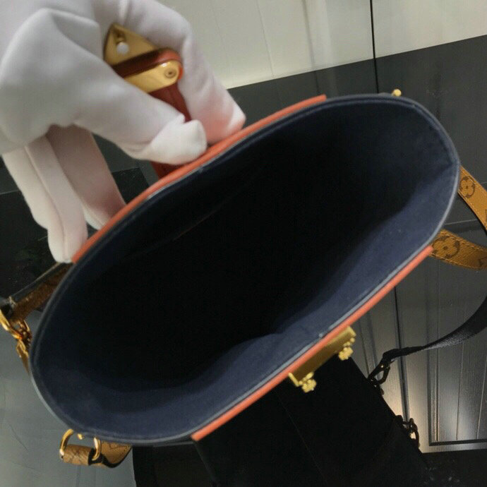 Louis Vuitton Duffle Bag M53842
