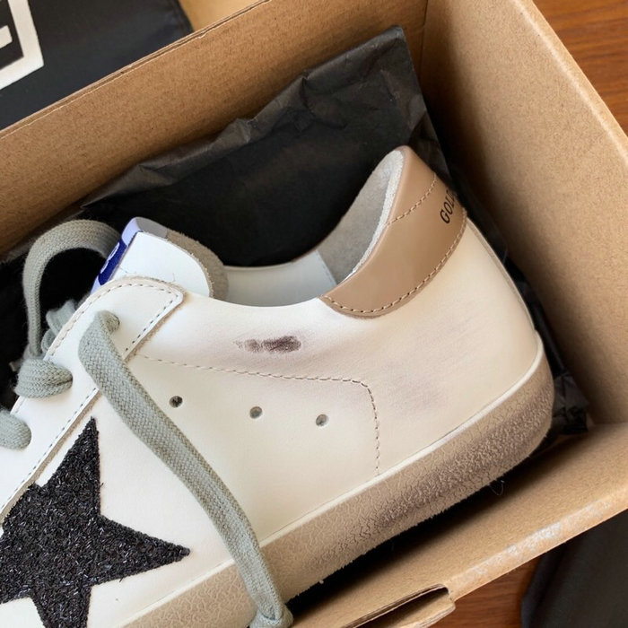 Golden Goose Calfskin Sneaker GG07701