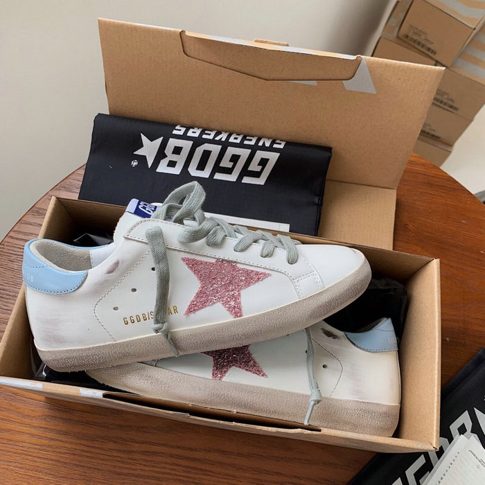 Golden Goose Calfskin Sneaker GG07702