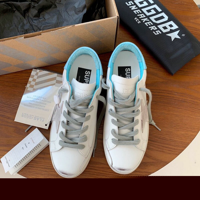 Golden Goose Calfskin Sneaker GG07705