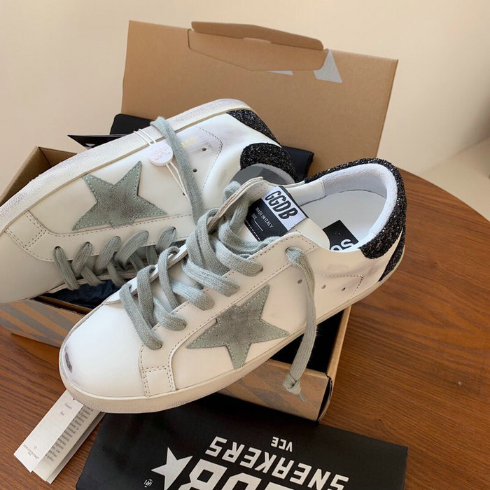 Golden Goose Calfskin Sneaker GG07706