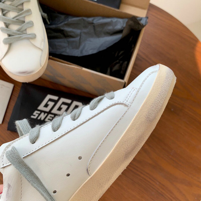 Golden Goose Calfskin Sneaker GG07707