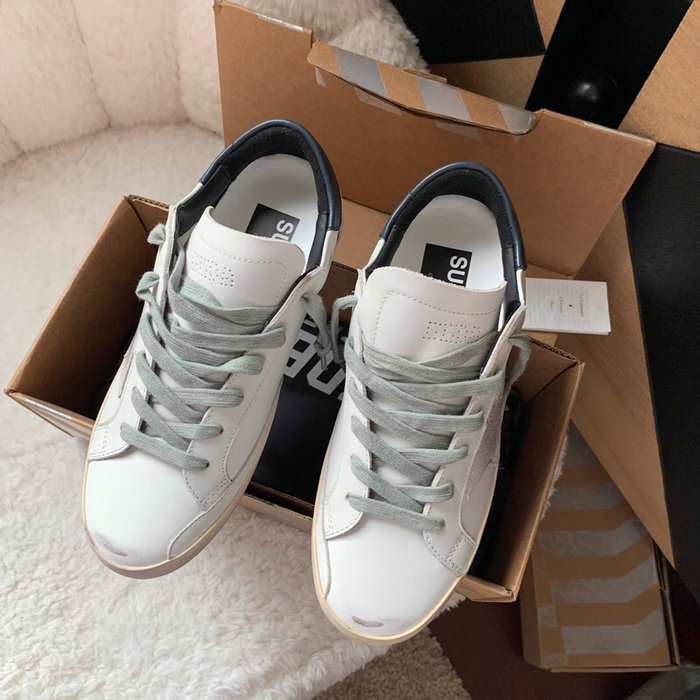 Golden Goose Calfskin Sneaker GG07713