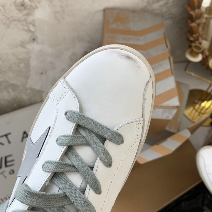 Golden Goose Calfskin Sneaker GG07718