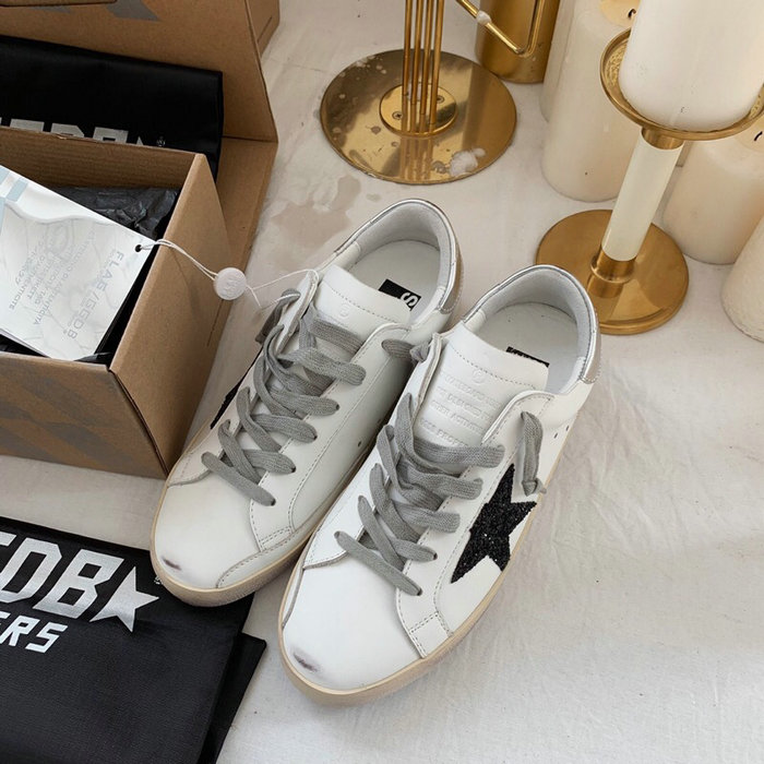 Golden Goose Calfskin Sneaker GG07719