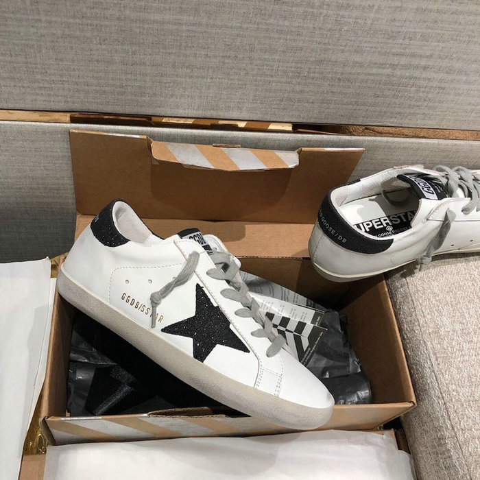 Golden Goose Calfskin Sneaker GG07728