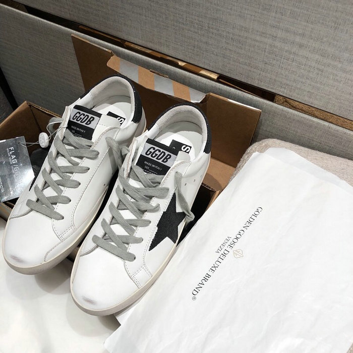 Golden Goose Calfskin Sneaker GG07728