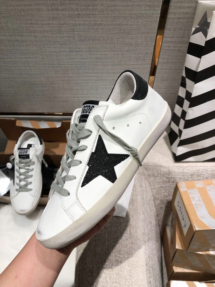 Golden Goose Calfskin Sneaker GG07728