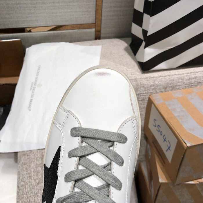 Golden Goose Calfskin Sneaker GG07728