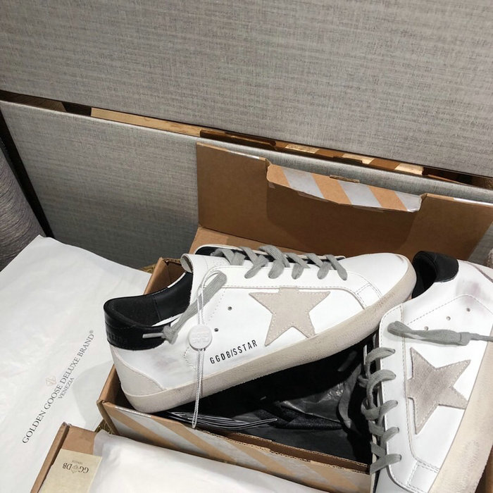 Golden Goose Calfskin Sneaker GG07729